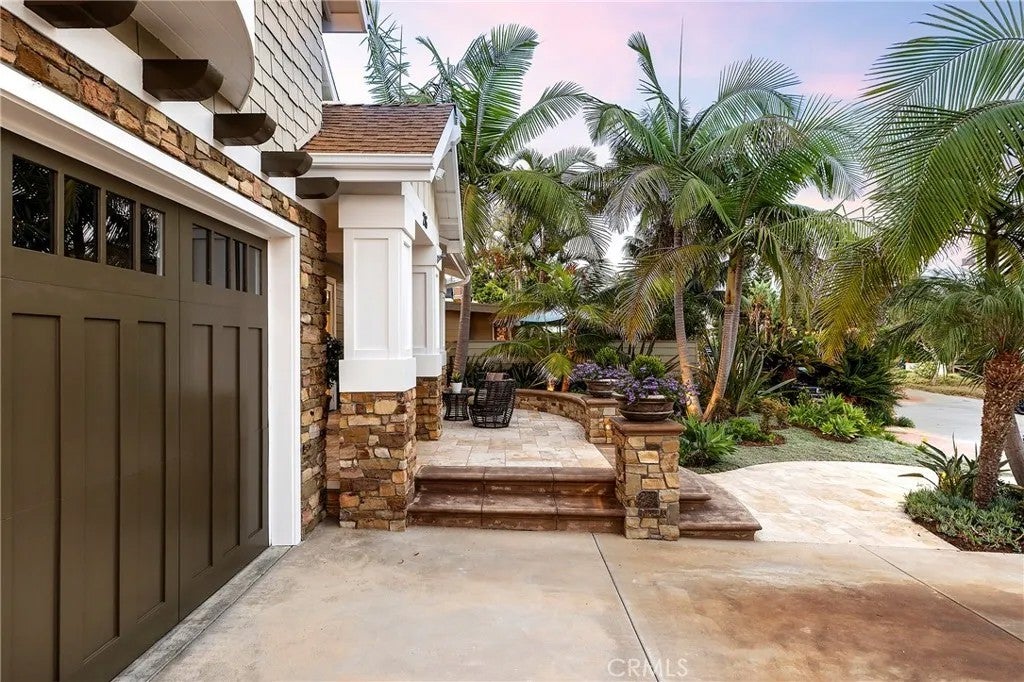 216 Avenida Princesa