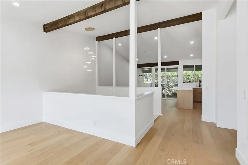 558 Vista Flora