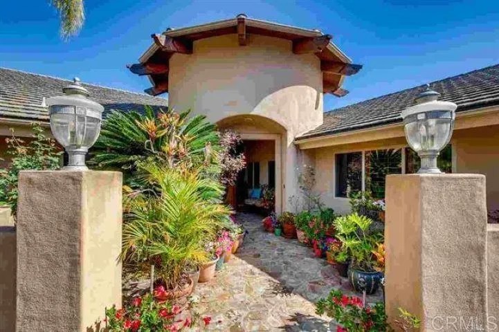 2081 Elevado Road
