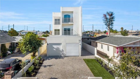 Photo of 10905 Dalerose Avenue, Inglewood, CA 90304 (MLS # SB26110221)