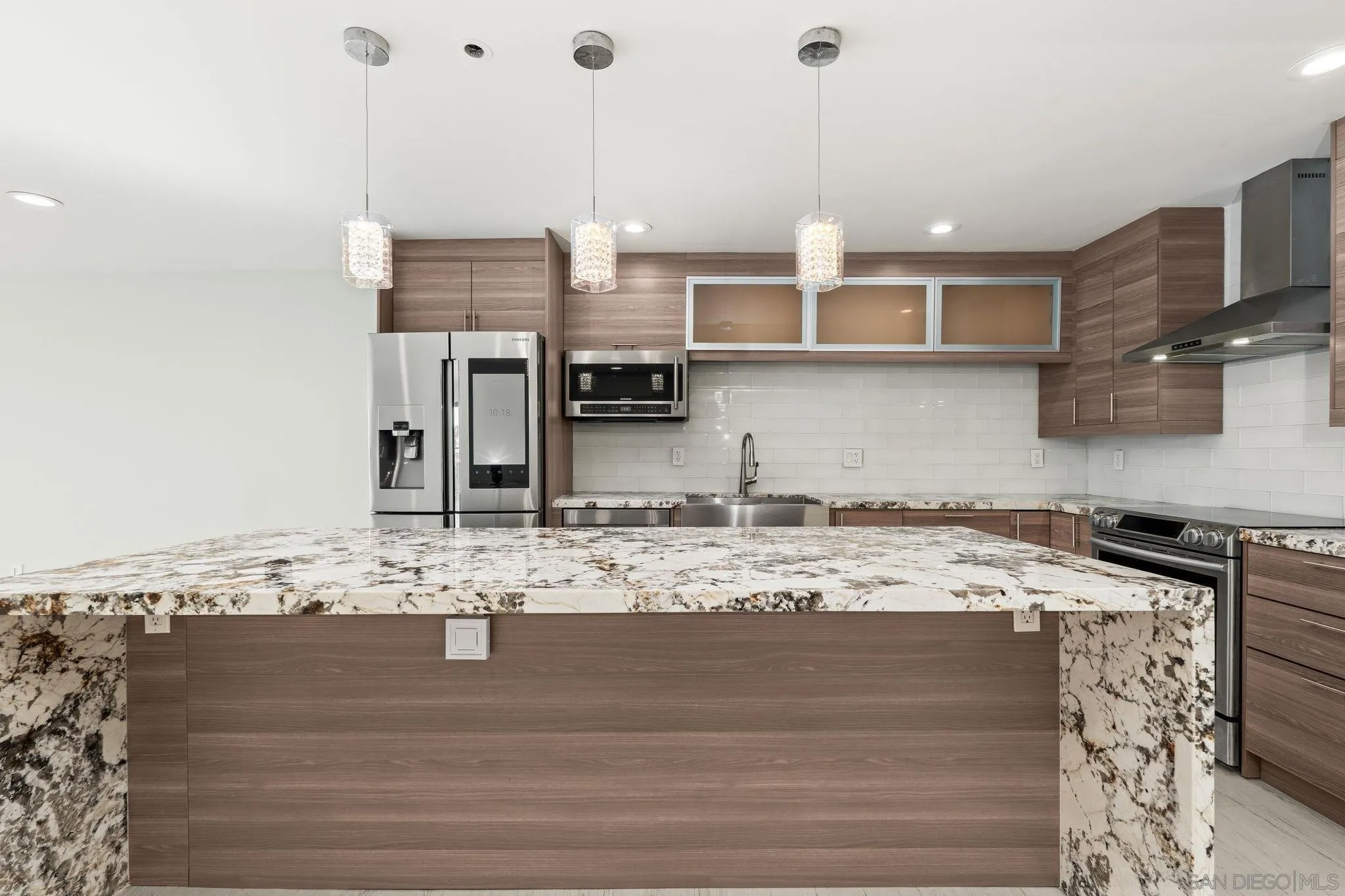 2568 Albatross St 4D