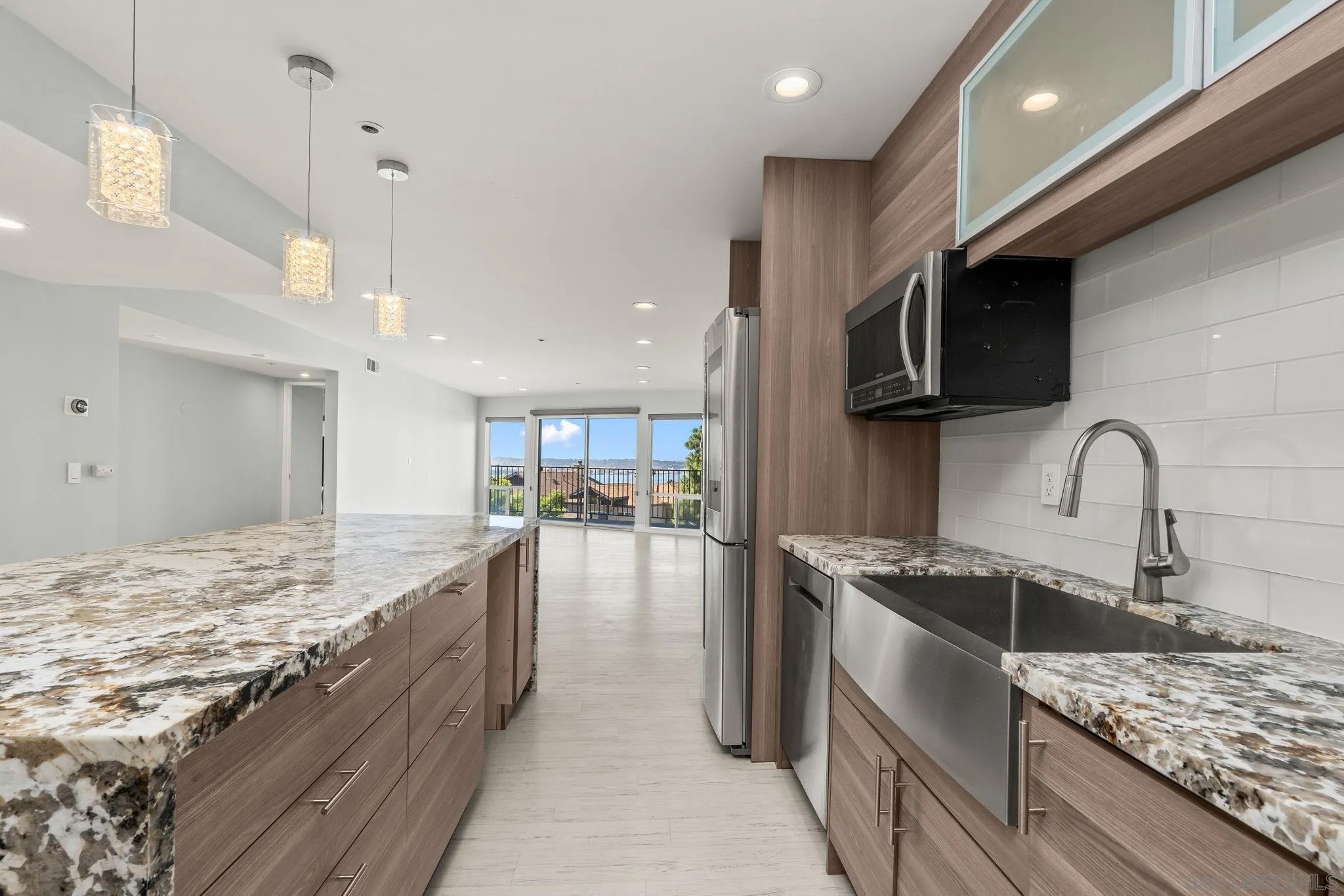 2568 Albatross St 4D