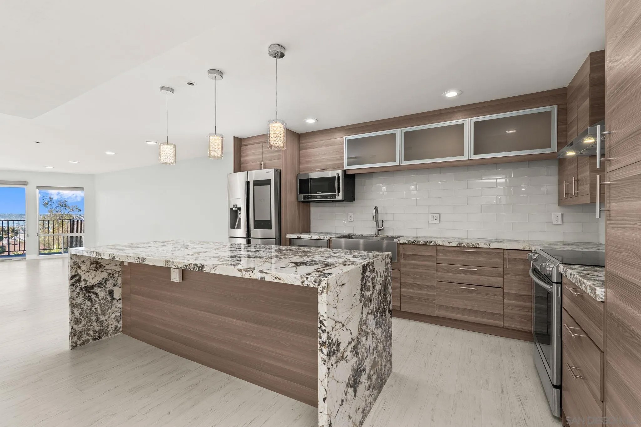 2568 Albatross St 4D