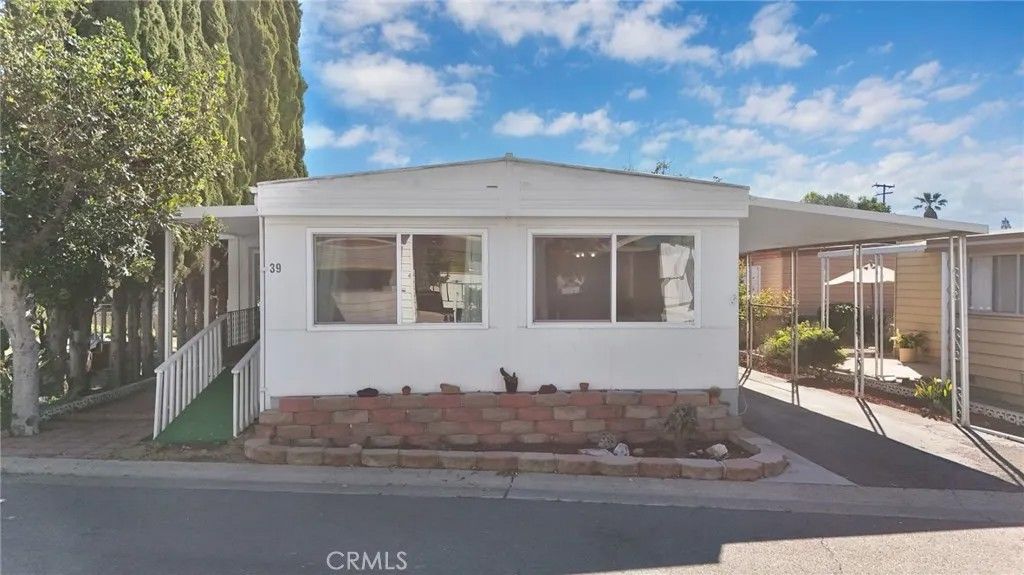 Photo of 39 Via Entrada, Tustin, CA 92780 (MLS # OC26046634)