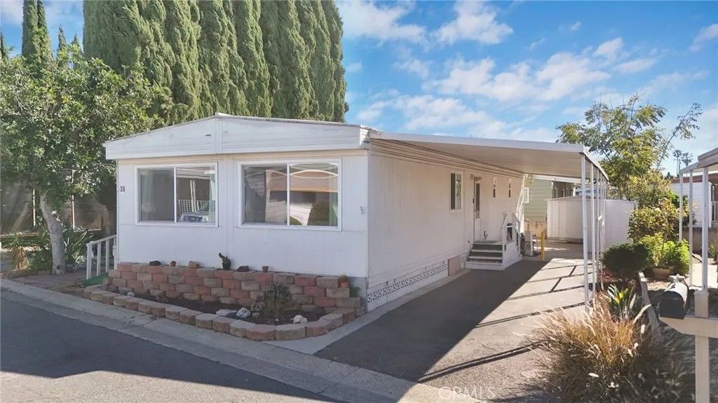 Photo of 39 Via Entrada, Tustin, CA 92780 (MLS # OC26046634)