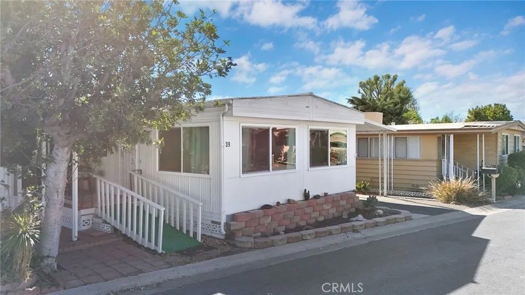 Photo of 39 Via Entrada, Tustin, CA 92780 (MLS # OC26046634)