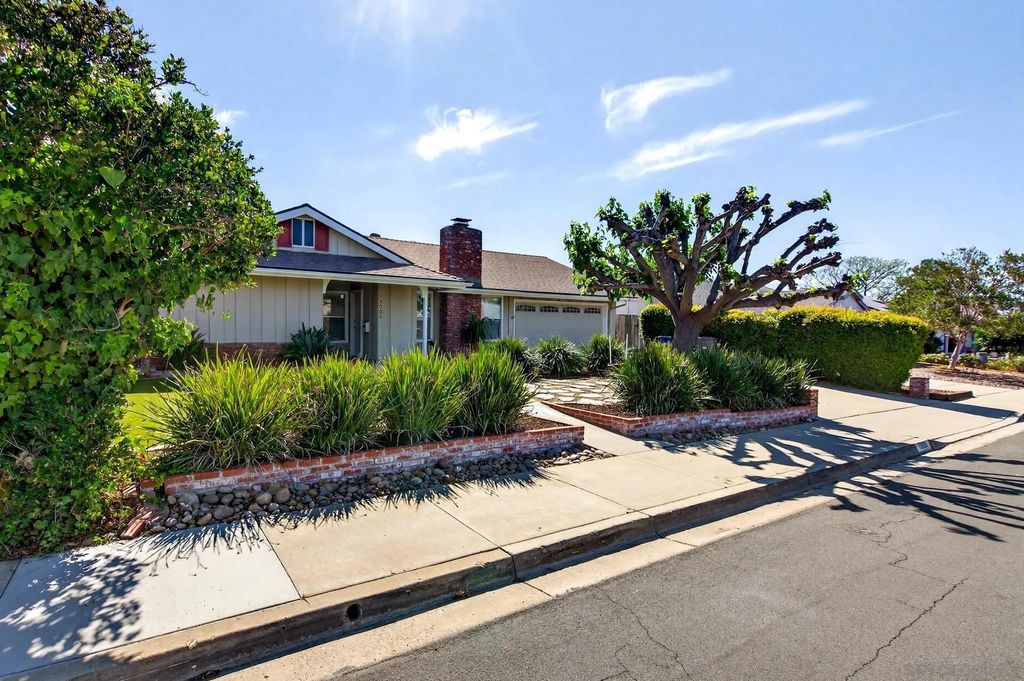 Photo of 13004 Tuscarora Dr, Poway, CA 92064 (MLS # 260007981)