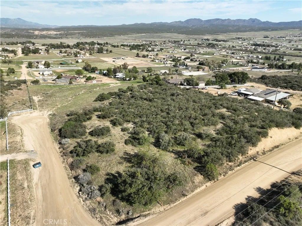 Photo of 132 Lakeshore Dr, Aguanga, CA 92536 (MLS # OC25082469)