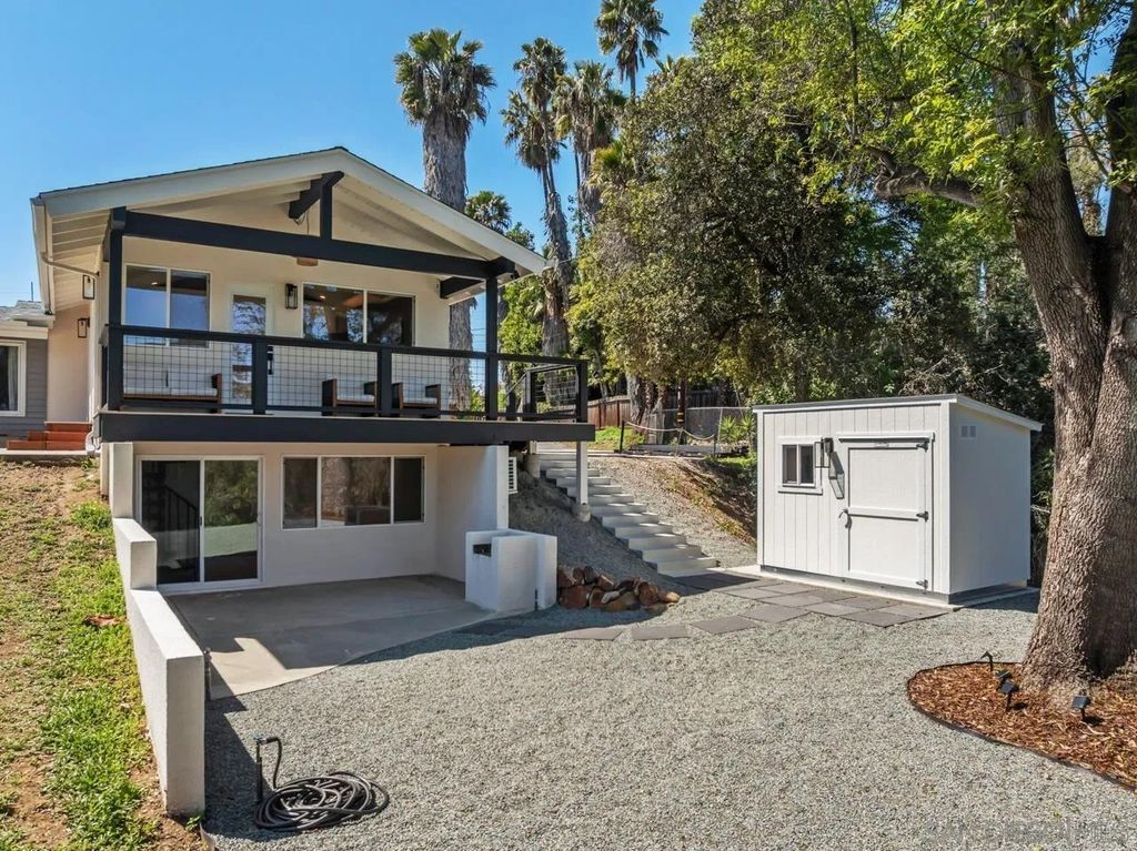 Photo of 986 Phillips Street, Vista, CA 92083 (MLS # 260004580)