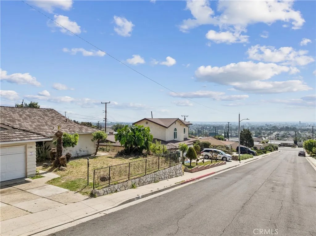 1380 S Rock View