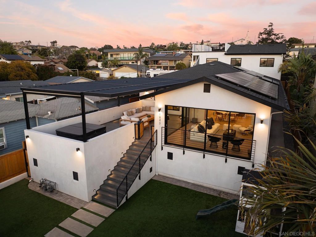 Photo of 1945 Frankfort St, San Diego, CA 92110 (MLS # 2600926)