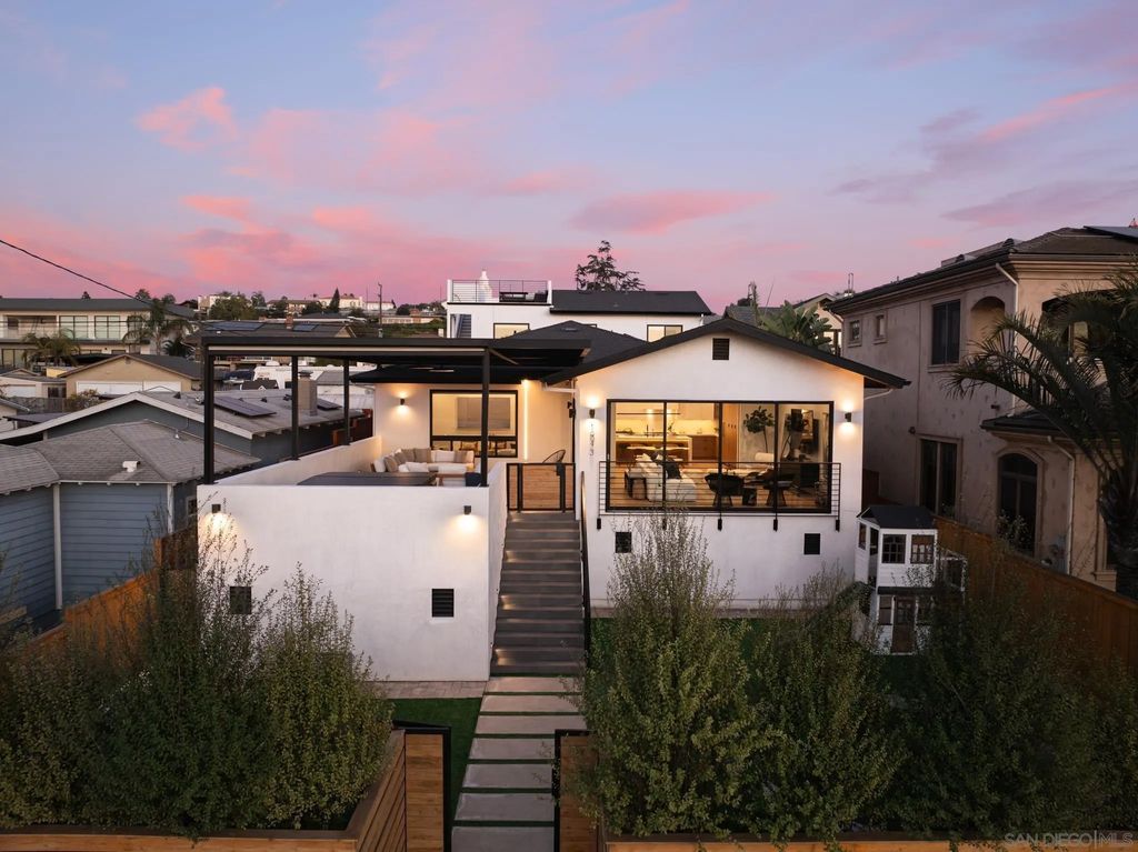 Photo of 1945 Frankfort St, San Diego, CA 92110 (MLS # 2600926)