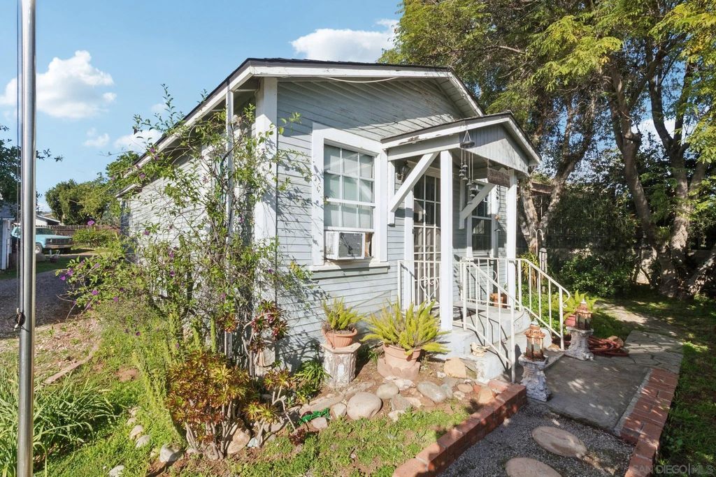 Photo of 1014 Sumner Ave, El Cajon, CA 92021 (MLS # 260008951)