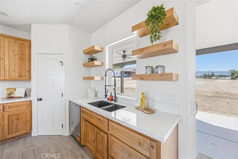 7390 Oakwood