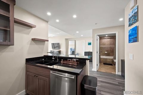 Tiny photo for 700 W E #3604, San Diego, CA 92101 (MLS # 250039570)