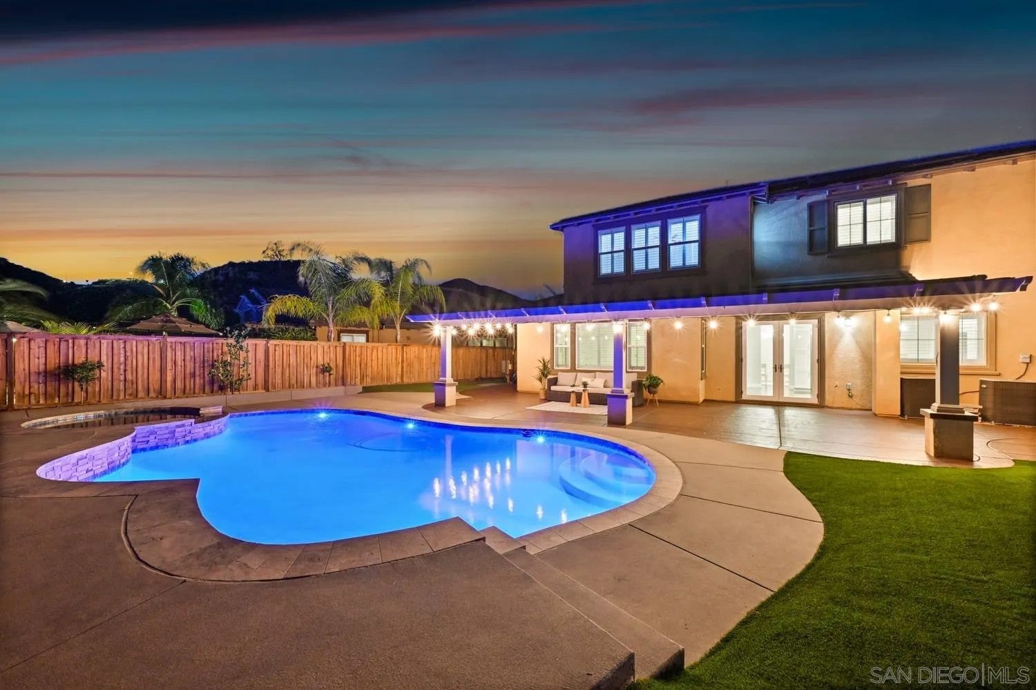 563 Chandler Ct
