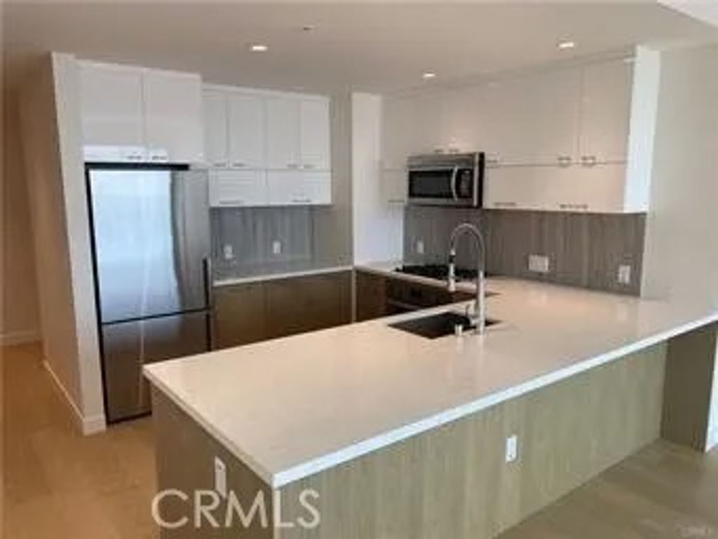 Photo of 400 S Broadway, Los Angeles, CA 90013 (MLS # WS26107609)