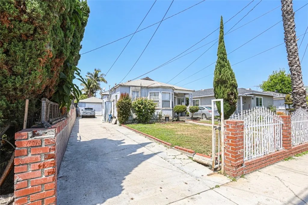 10223 S Grevillea