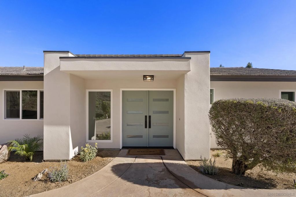 Photo of 7875 Bellakaren Pl, La Jolla, CA 92037 (MLS # 260008293)