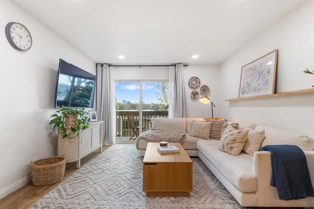 Photo of 432 Edgehill Lane #74, Oceanside, CA 92054 (MLS # NDP2601485)