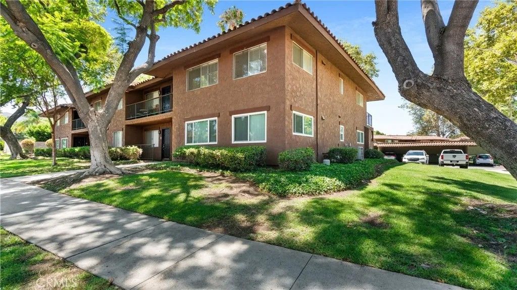 Photo of 1598 Border Avenue #H, Corona, CA 92882 (MLS # IG25125319)
