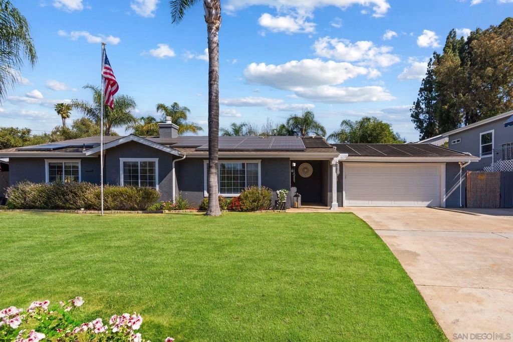 Photo of 12308 Topa Hill, Lakeside, CA 92040 (MLS # 260007233)