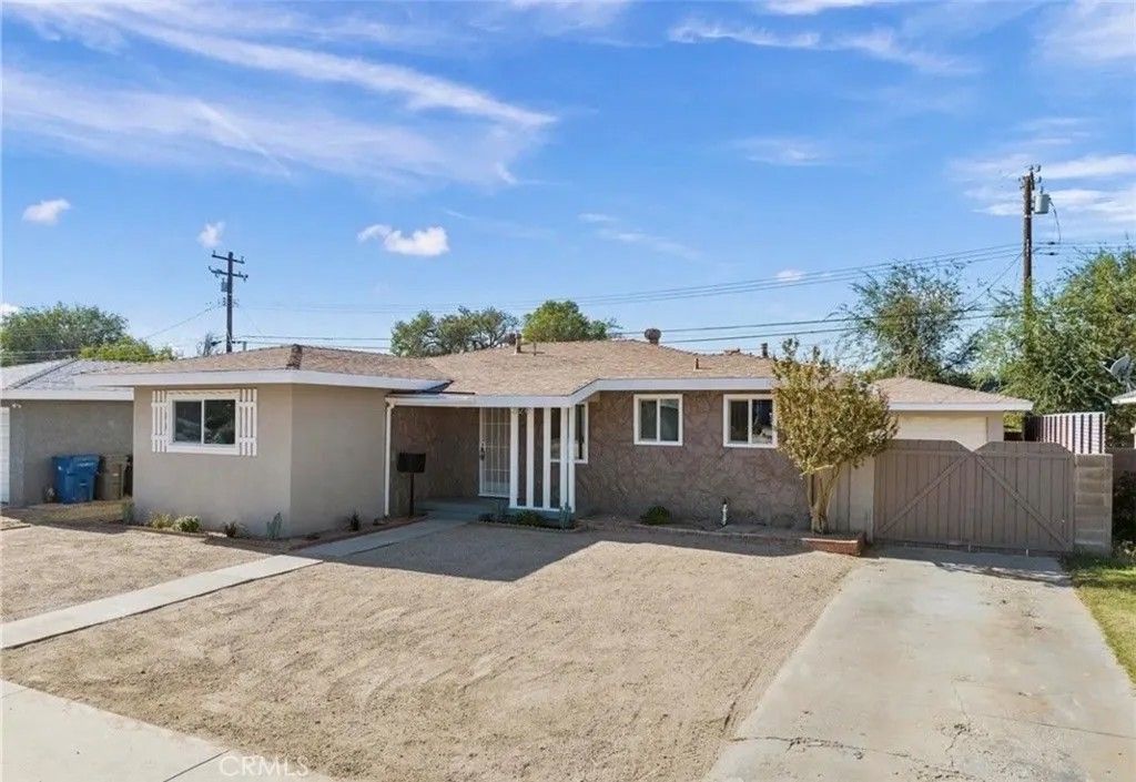 Photo of 1326 W Avenue H10, Lancaster, CA 93534 (MLS # SR25280810)
