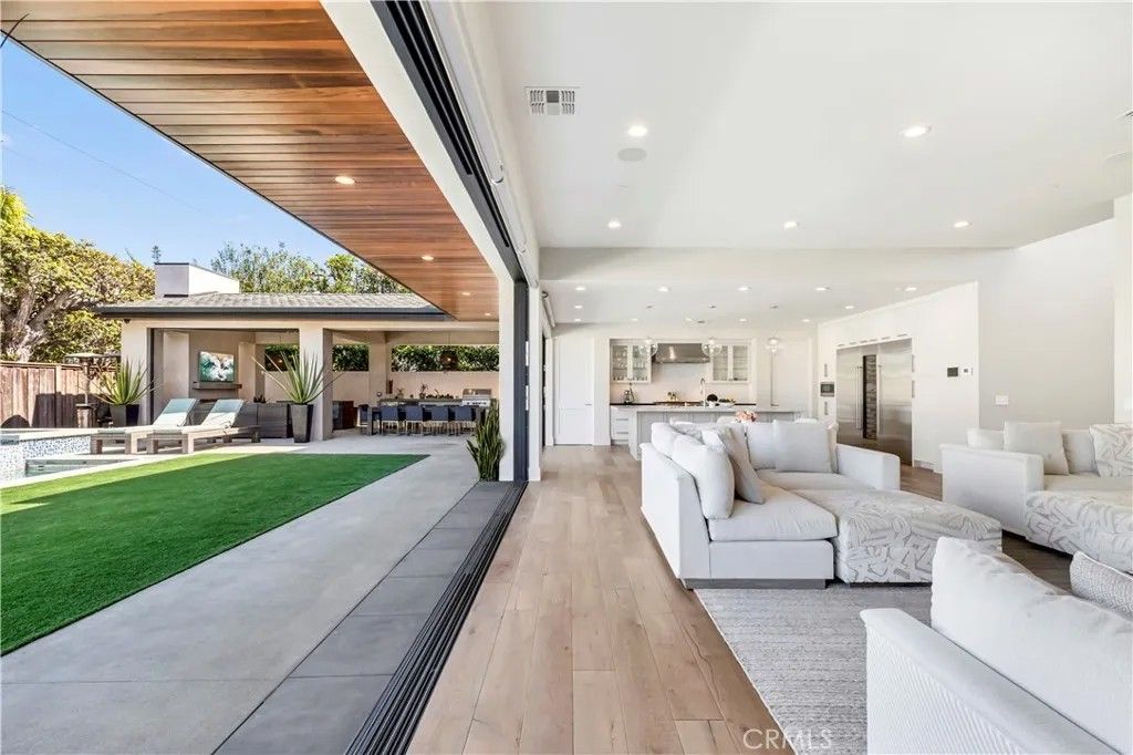 Photo of 660 Kings Road, Newport Beach, CA 92663 (MLS # LG26057879)