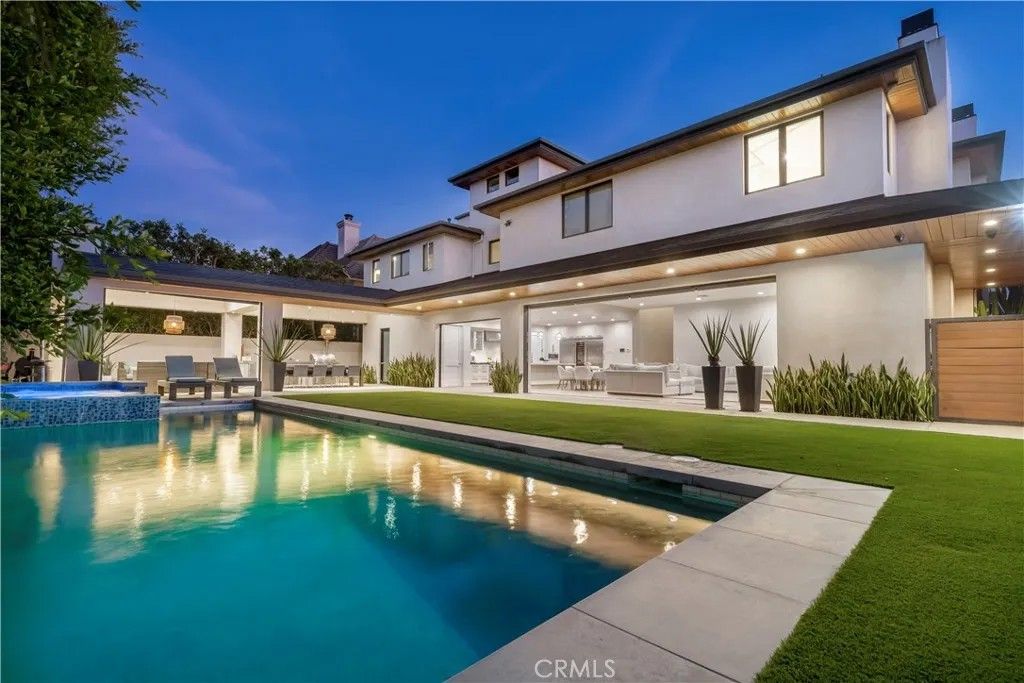 Photo of 660 Kings Road, Newport Beach, CA 92663 (MLS # LG26057879)