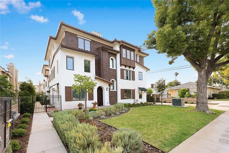 905 SUNSET BLVD A