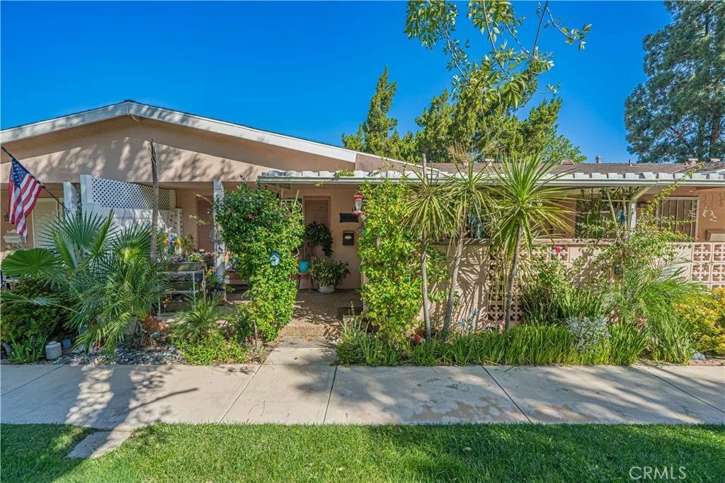 19228 Avenue Of The Oaks