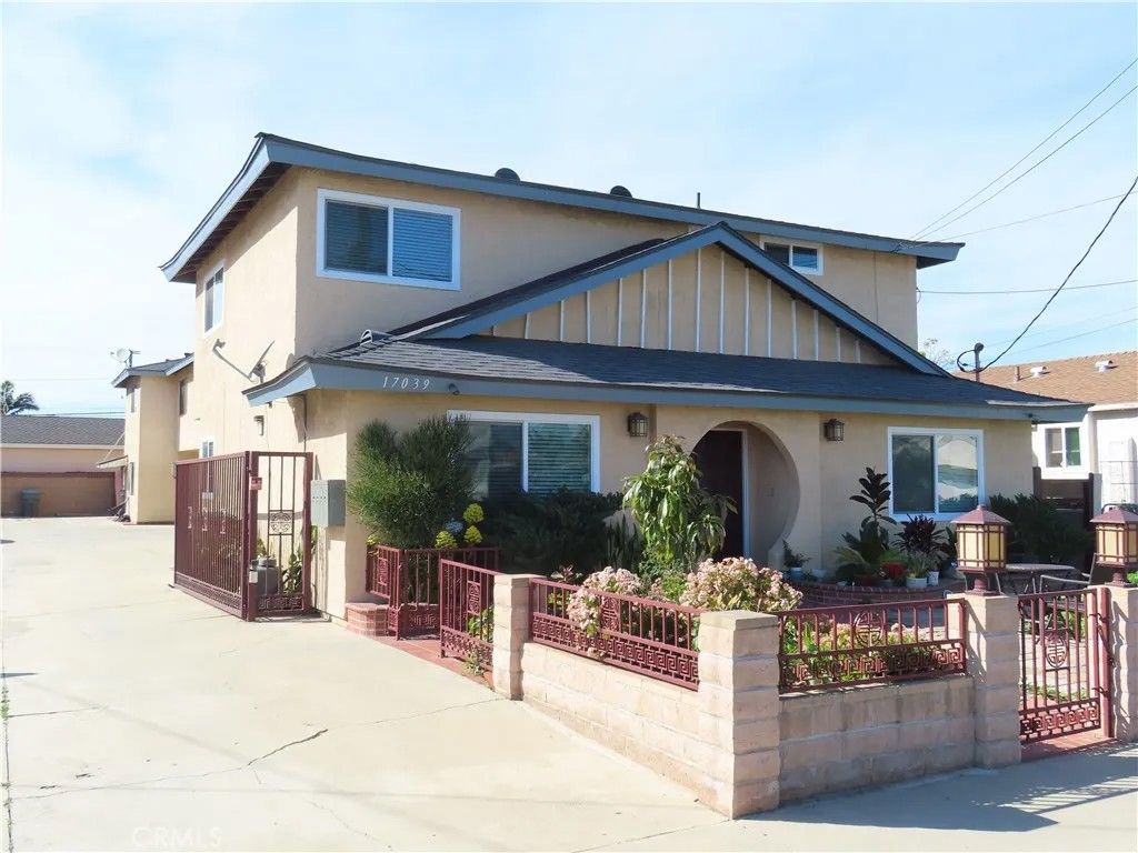 Photo of 17039 S Dalton Ave, Gardena, CA 90247 (MLS # SR26035324)