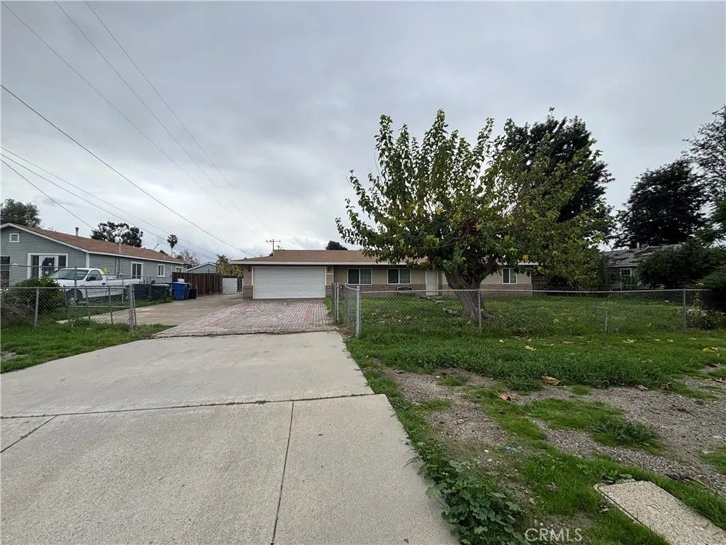 Photo of 1795 E Victoria Avenue, San Bernardino, CA 92408 (MLS # SW26018926)