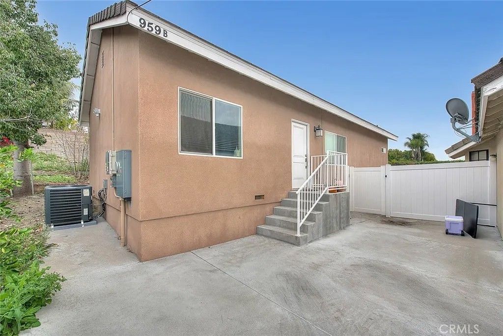 Photo of 959 Kenwood Street, Upland, CA 91784 (MLS # WS26112226)