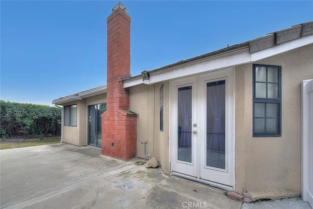 959--959B Kenwood Street