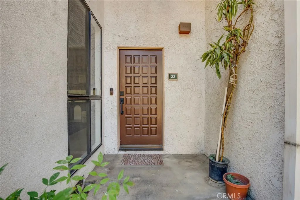 17150 Burbank 23