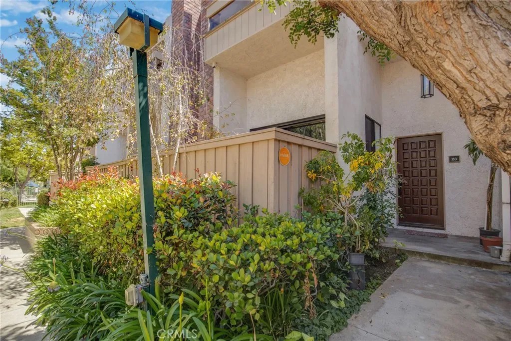 17150 Burbank 23