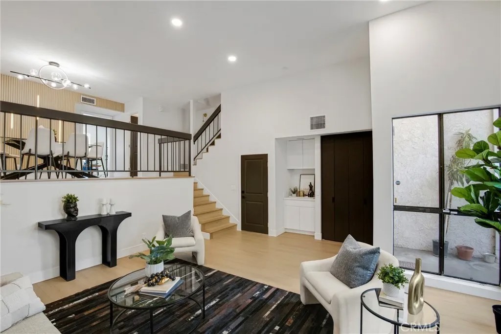 17150 Burbank 23