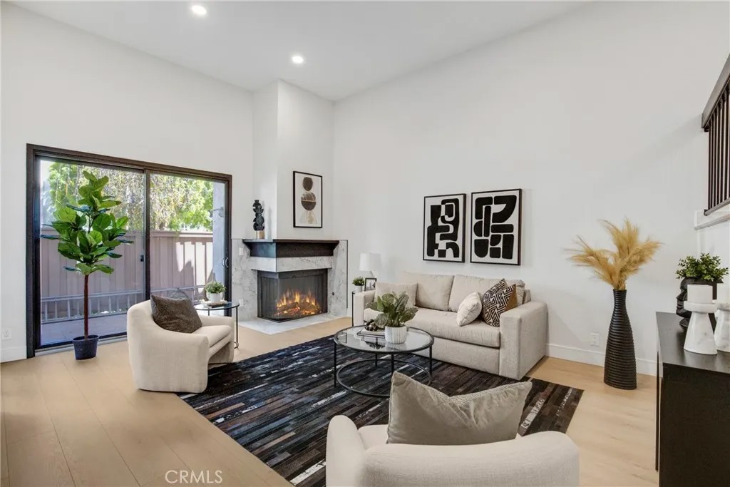 17150 Burbank 23