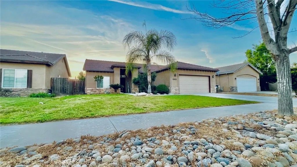 Photo of 2403 N Crowe St, Visalia, CA 93291 (MLS # SR26058535)