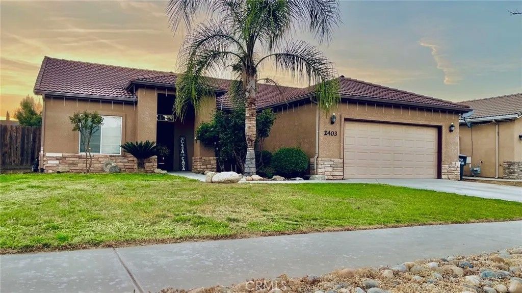 Photo of 2403 N Crowe St, Visalia, CA 93291 (MLS # SR26058535)