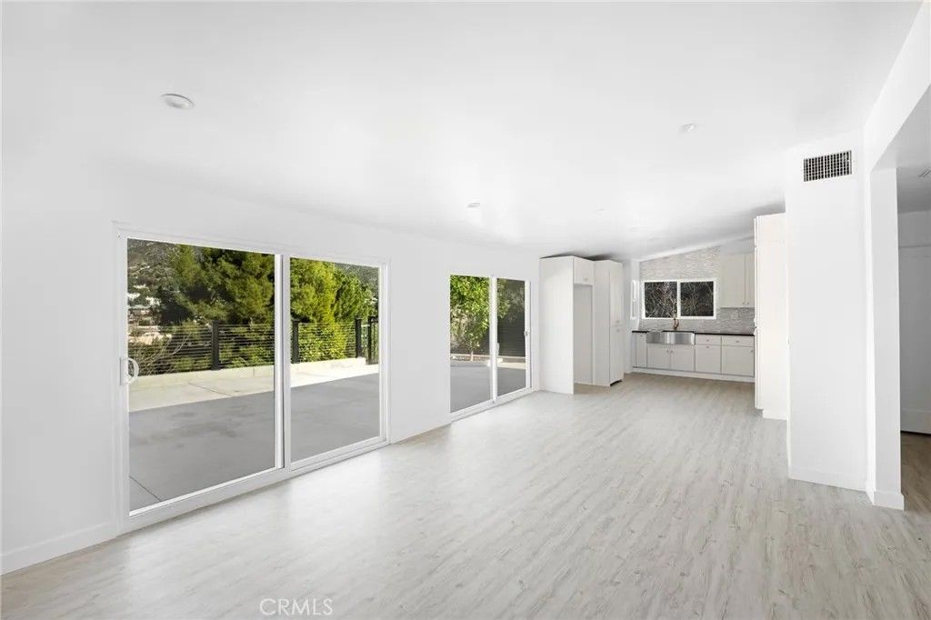 Photo of 9741 Oak Bend Drive, Tujunga, CA 91042 (MLS # GD26096237)