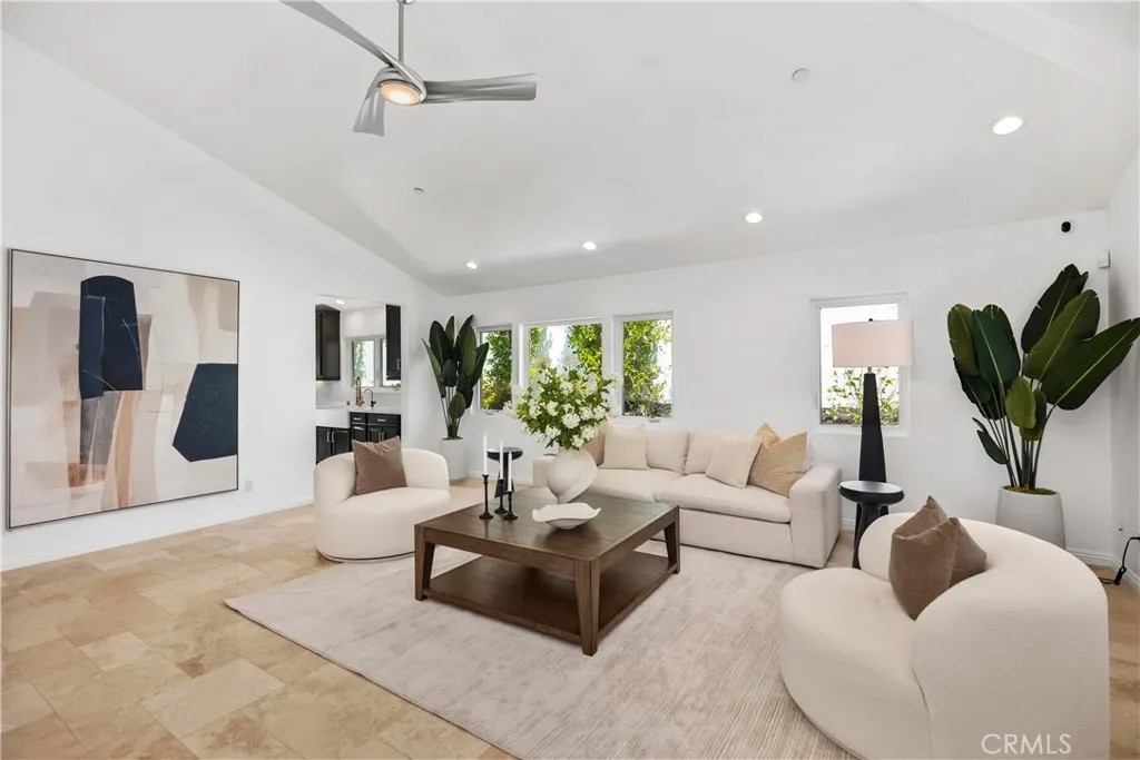 703 Avenida Presidio