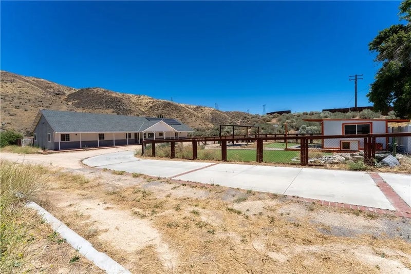 6221 Elizabeth Lake Road