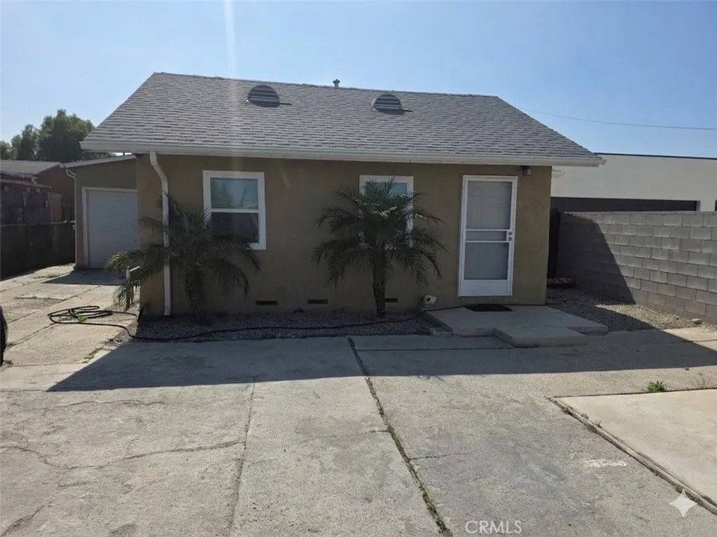 Photo of 10625 Felton AVE, Inglewood, CA 90304 (MLS # OC26101833)