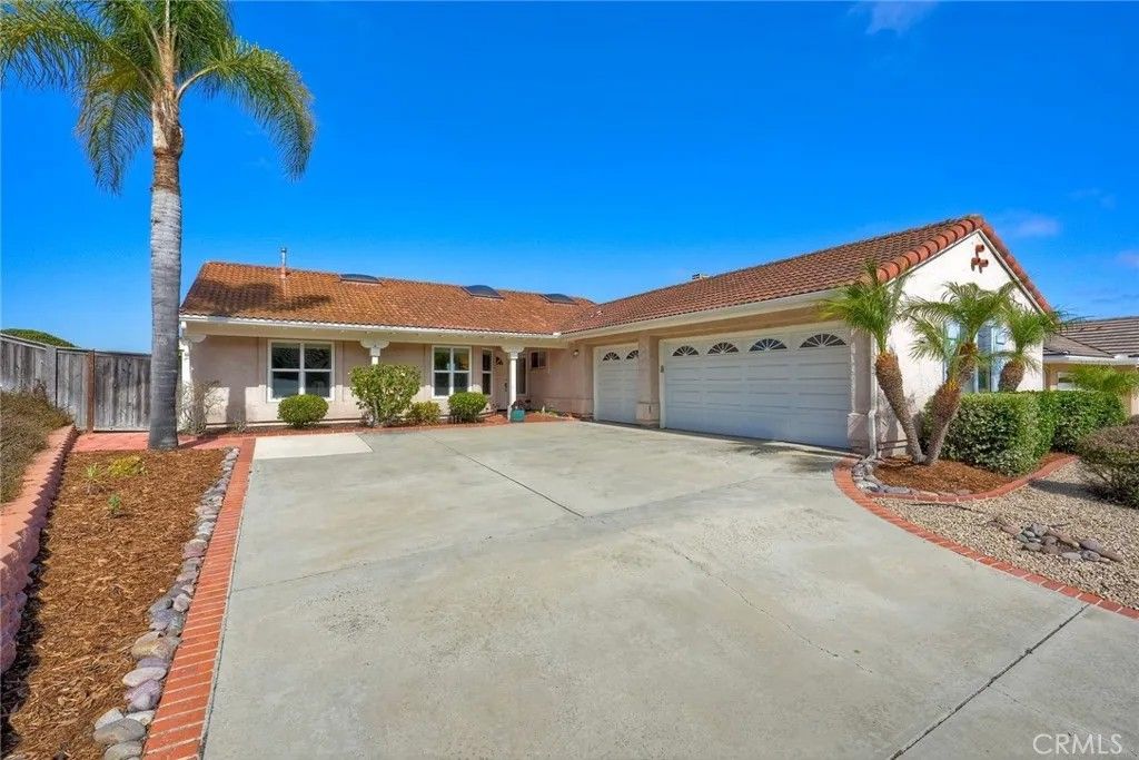 Photo of 854 Rivertree DR, Oceanside, CA 92058 (MLS # SW26133017)