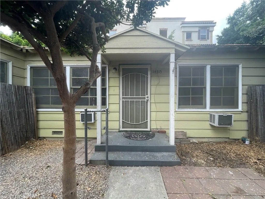 Photo of 14315 Burbank #1/2, Van Nuys, CA 91401 (MLS # SR26070134)