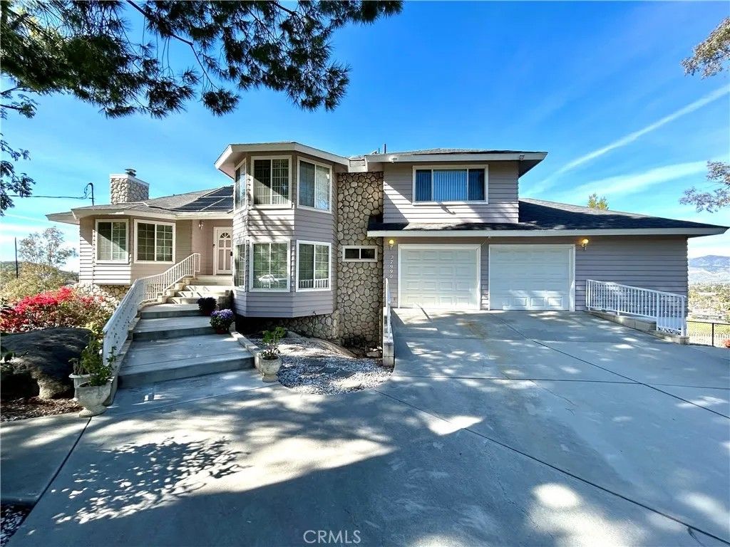 Photo of 27990 Vista Del Valle, Hemet, CA 92544 (MLS # SW25257403)