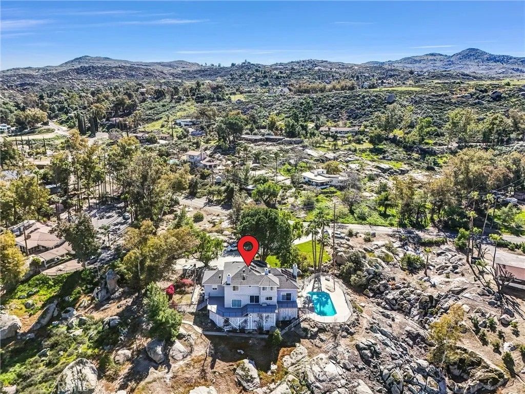 Photo of 27990 Vista Del Valle, Hemet, CA 92544 (MLS # SW25257403)