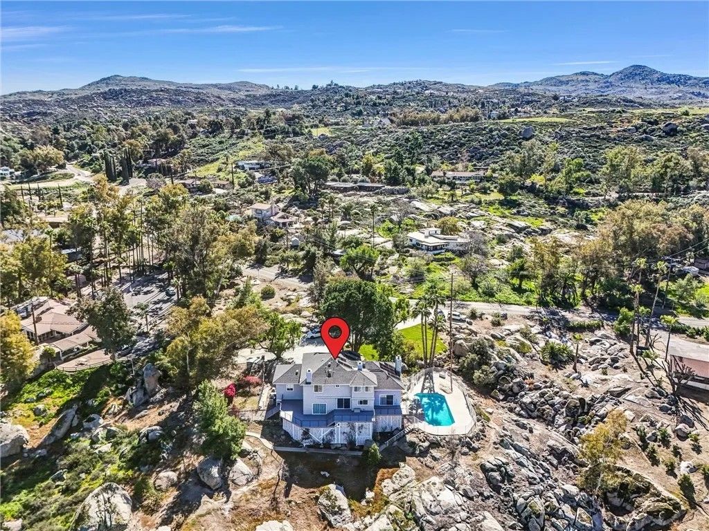 Photo of 27990 Vista Del Valle, Hemet, CA 92544 (MLS # SW25257403)